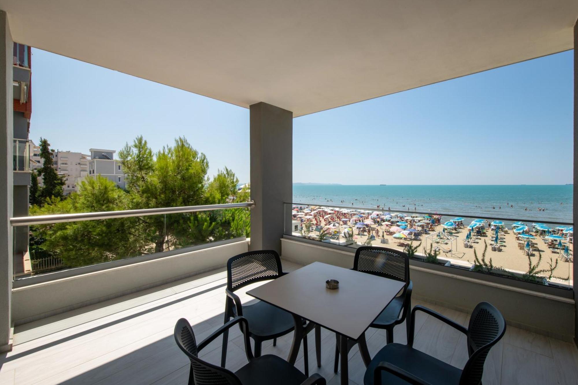 Hotel Vila 11 Durrës Exteriör bild